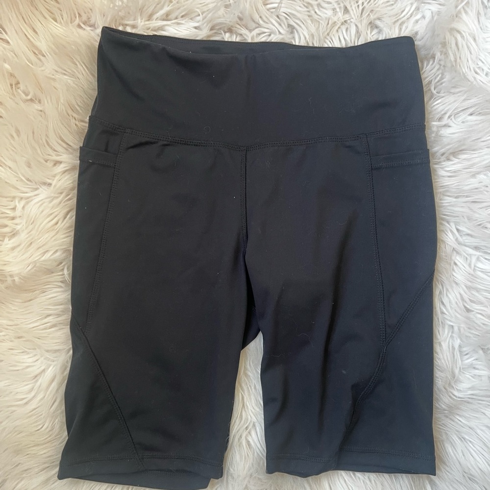 da skin biker shorts with side pockets